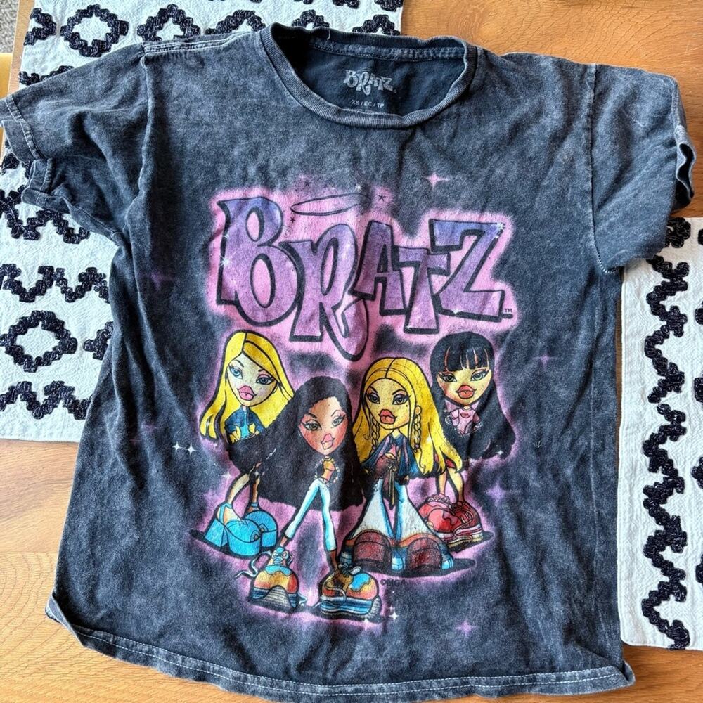 Bratz Dolls mineral wash graphic tee shirt oversized juniors size XS